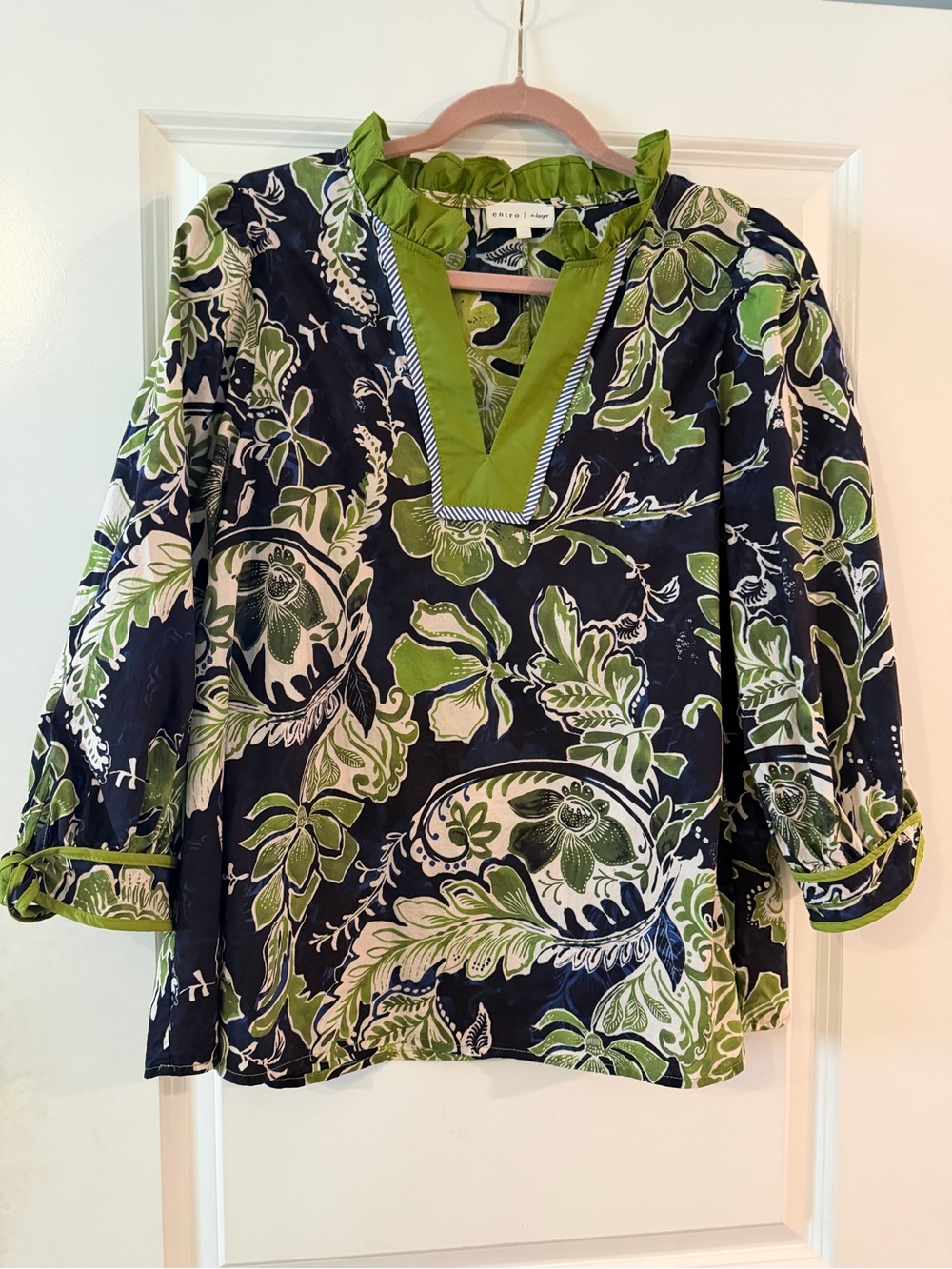 Beautiful entro Navy & Green Floral V-Neck Ruffle Blouse size xl